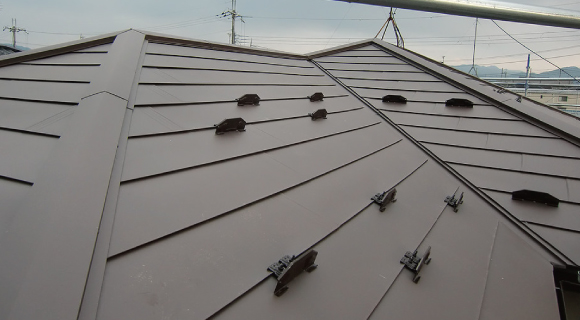 同質金属屋根材（カバー工法）の写真